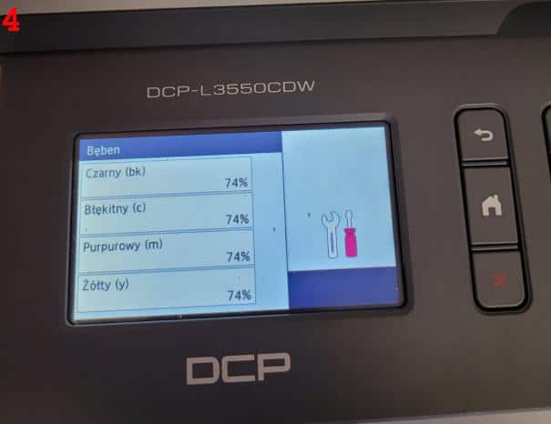 panel dotykowy drukarki z komunikatem "bęben"
