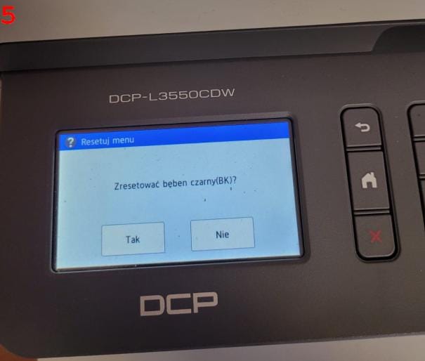 panel dotykowy drukarki z komunikatem "zrestartować bęben (bk)
"